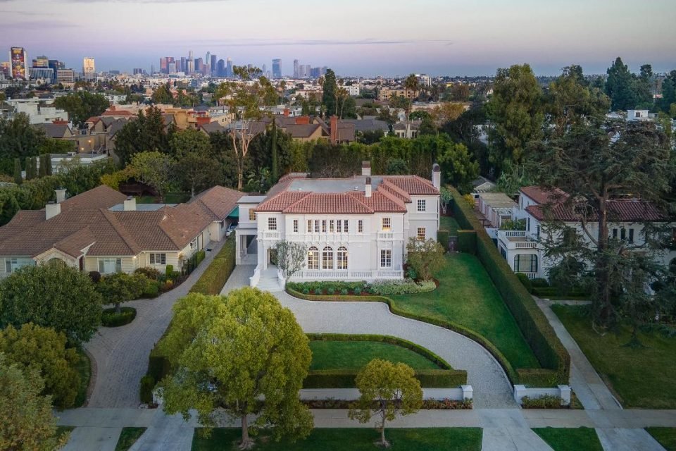 Dining by LA Neighborhood Uncovers Hidden Local Restaurant Gems